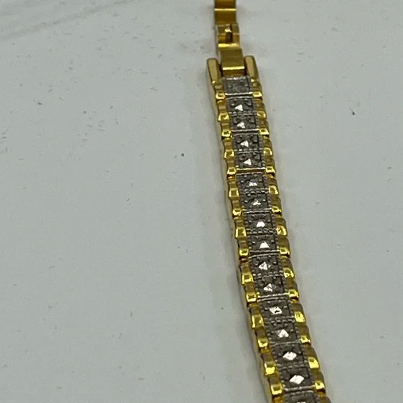 Vintage Gold Tone Bracelet with Intricate Detailing - Picture 6 of 16
